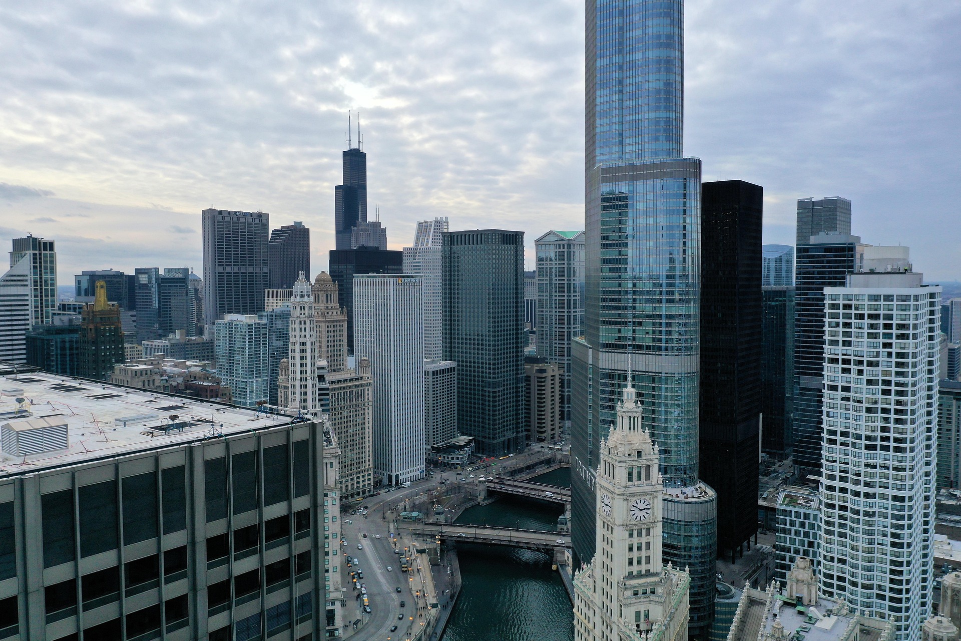 docaz-chicago-river-5249198_1920